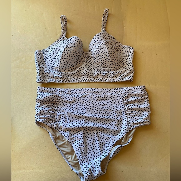 Old Navy Other - Old navy swim suit